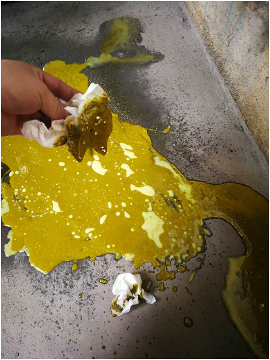 油氣分離器使用過程中因壓差過高被擊穿，造成跑油，油分配料不匹配造成壓差過高(圖2)